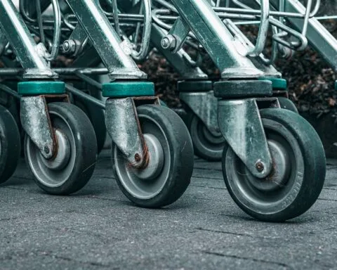 Waarom rolcontainers onmisbaar zijn in veel verschillende branches