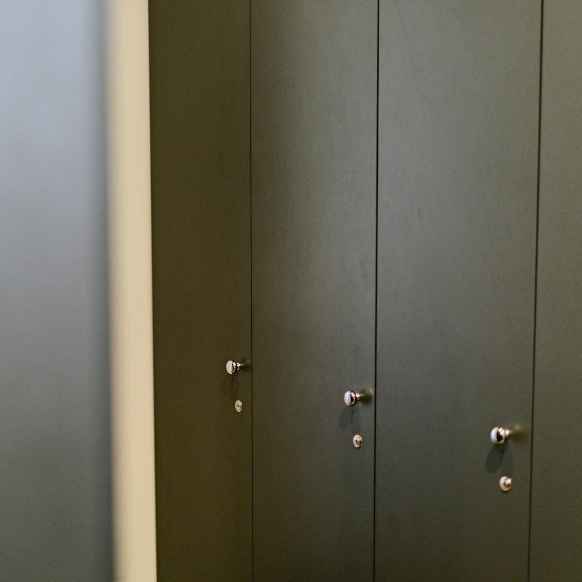 Tips om je apparaten en spullen veilig op te bergen op kantoor