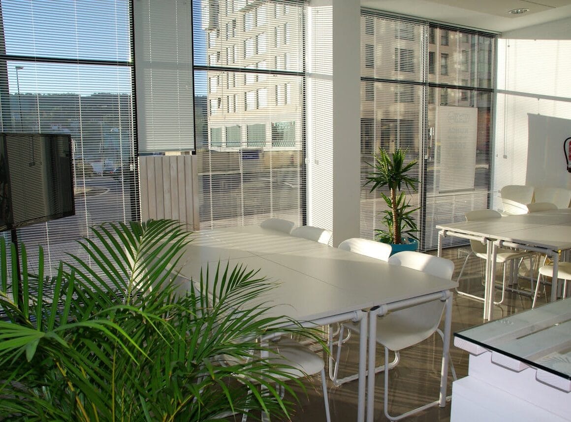 Ontwerp een functioneel tuinkantoor voor jouw ideale werkplek