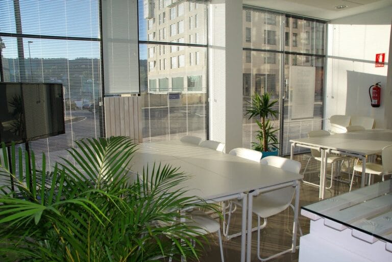 Ontwerp een functioneel tuinkantoor voor jouw ideale werkplek