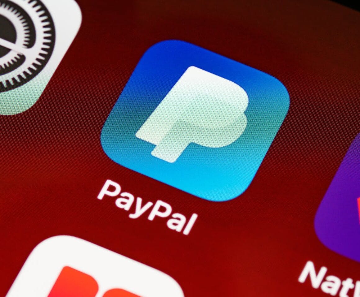 het nummer +31202012901 doet zich voor alsof ze van Paypal zijn. Maar is absoluut niet betrouwbaar.