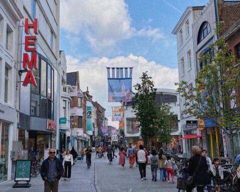 Hoe oud moet je zijn om bij de HEMA te werken