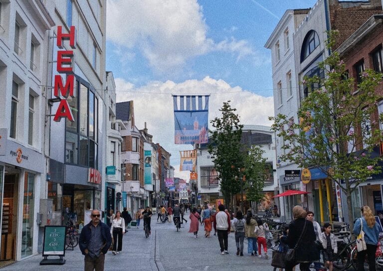 Hoe oud moet je zijn om bij de HEMA te werken