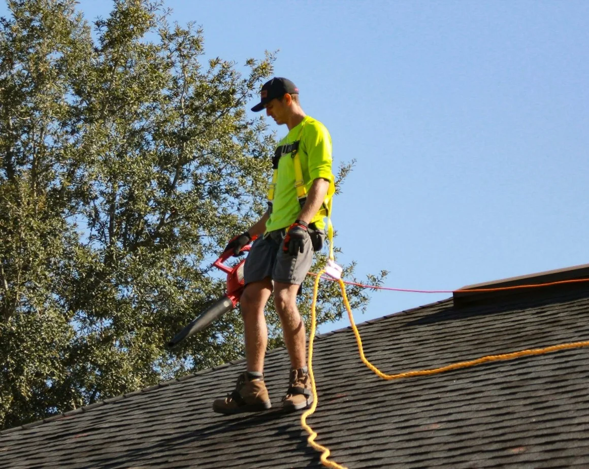 Dakonderhoud - waarom regelmatige reiniging noodzakelijk is