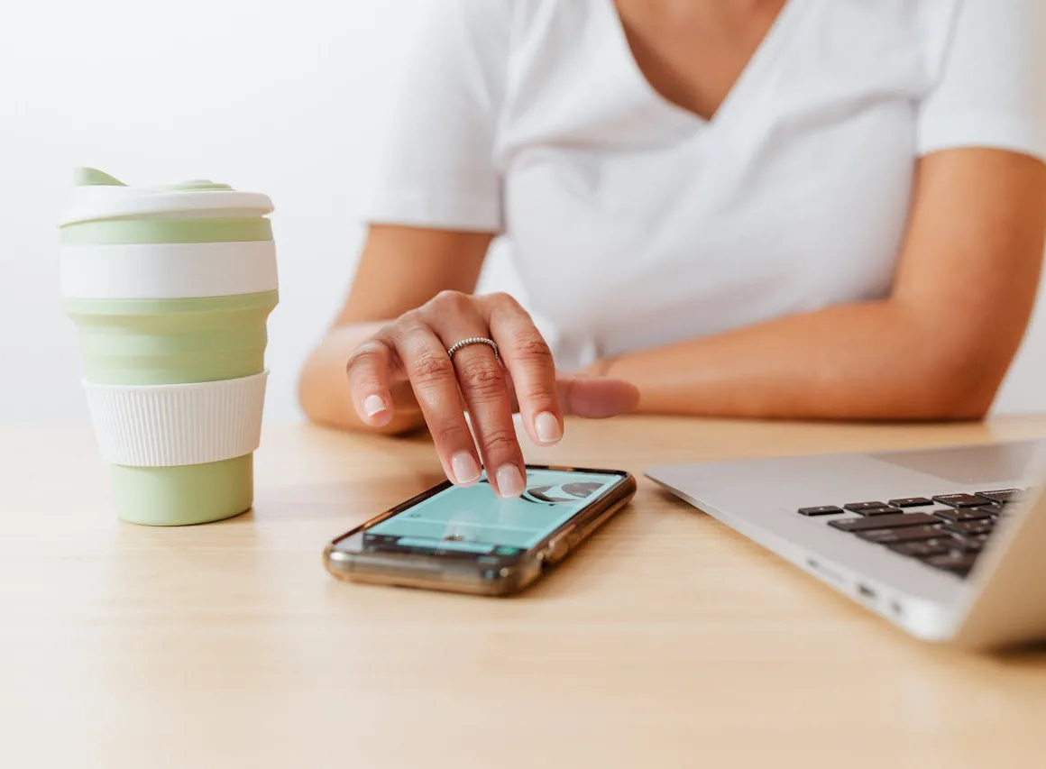 Van wie is het telefoonnummer +31 20 213 44 84