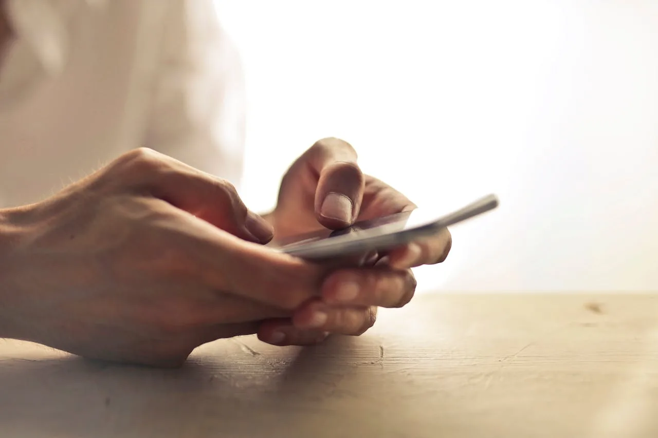 Welk bedrijf zit achter het telefoonnummer +31102125459