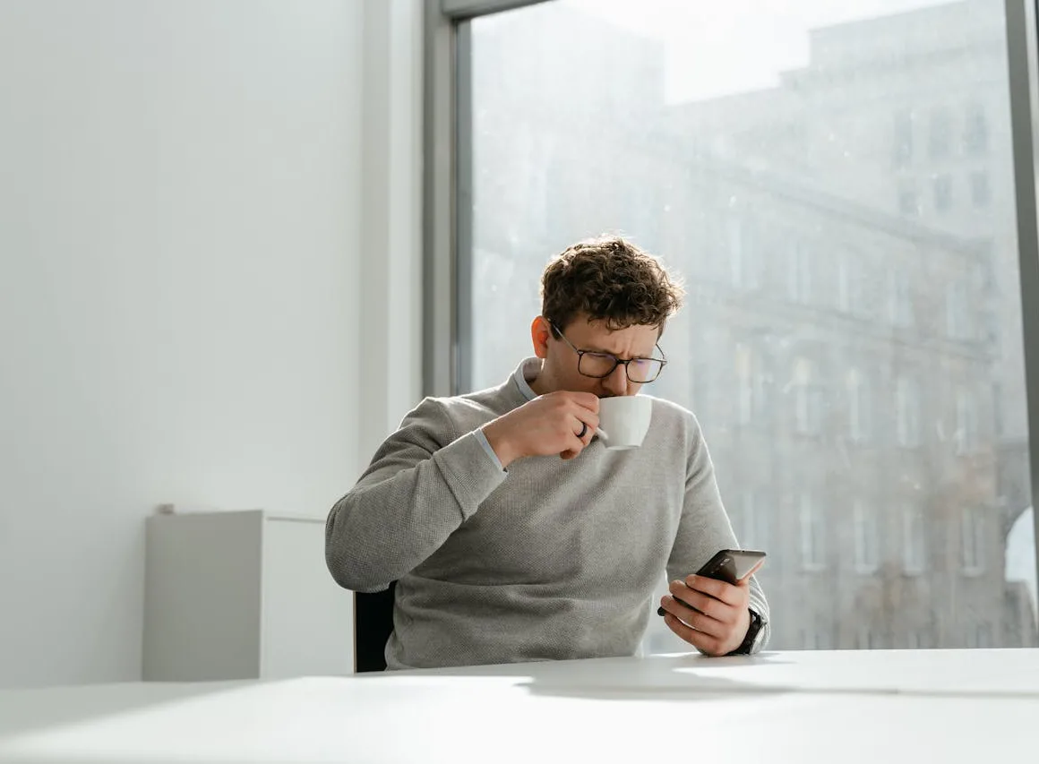 Wie belt met het nummer +31881699700