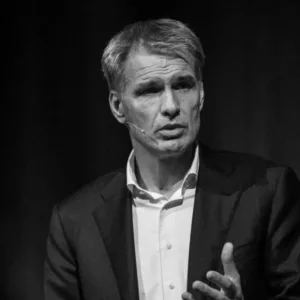 Wat is het vermogen van Jeroen Hoencamp? Dit weten we over de oud-topman