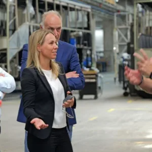 Jennifer van der Leegte vermogen - aandeelhouder van VDL Groep