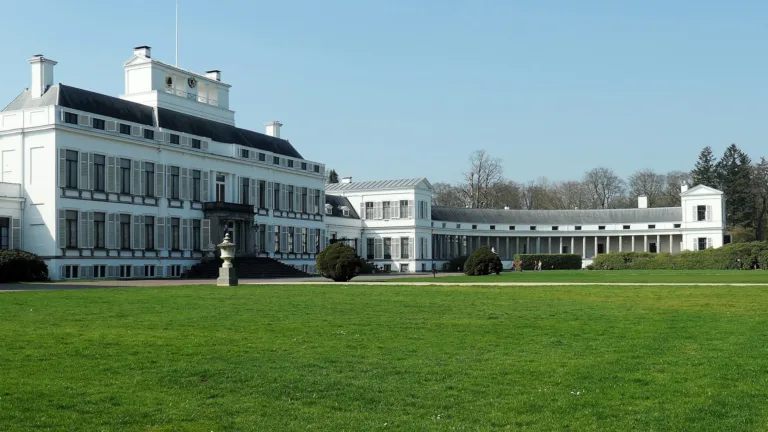 Maya Meijer vermogen de eigenaresse van Paleis Soestdijk