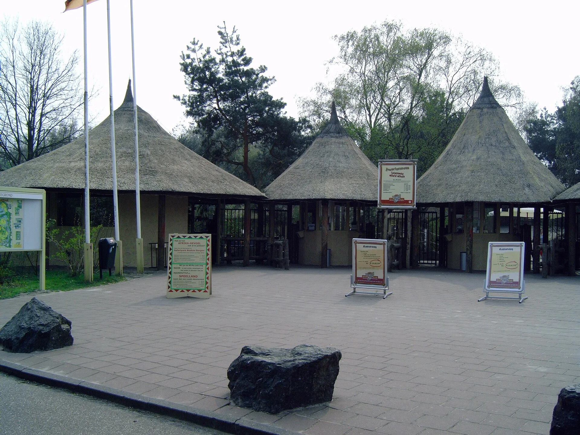 Ingang van Safaripark Beekse Bergen, onderdeel van Libéma van Dirk Lips